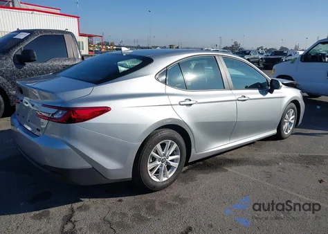 2025 Toyota Camry Le z USA, uszkodzony, nr VIN 4T1DAACK2SU067434